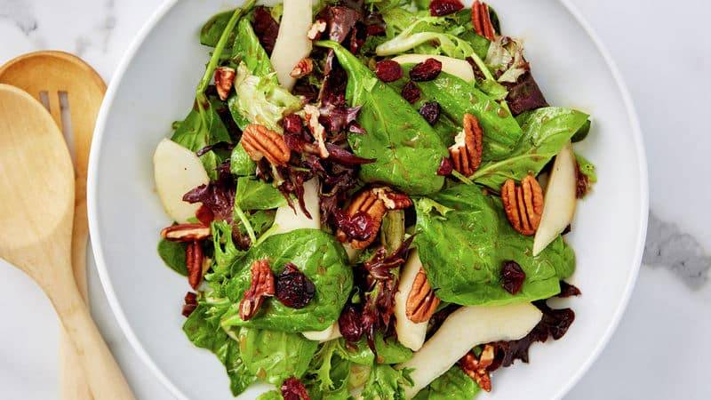 Fresh Spring Salad with Pears and Pecans